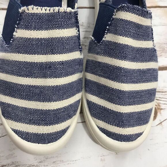 Maurice's Canvas Blue‎ White Stripes Slip On Shoes Sneakers size 6? - Picture 6 of 9